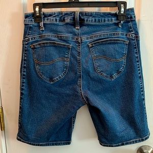 Women Lee Shape Illusions SlimFit  Bermuda Denim Shorts Size 8 NEW Without Tags